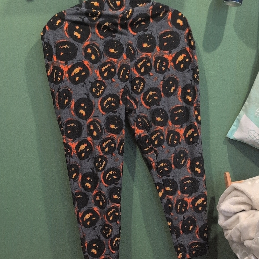 Terra & Sky Black and Orange Leopard Print Leggings